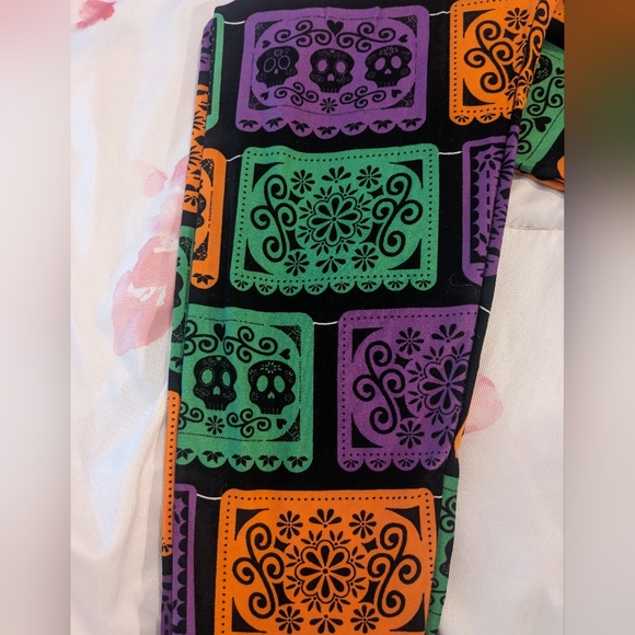 Lularoe OS Leggings - Picture 3 of 4